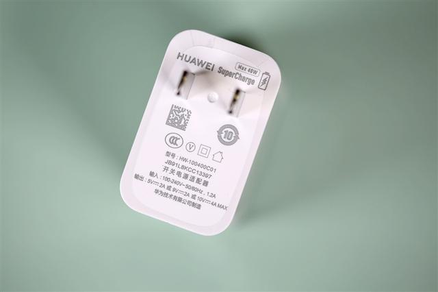 麒麟820手机，麒麟820手机有哪些（SE评测：优等生变身全能选手）