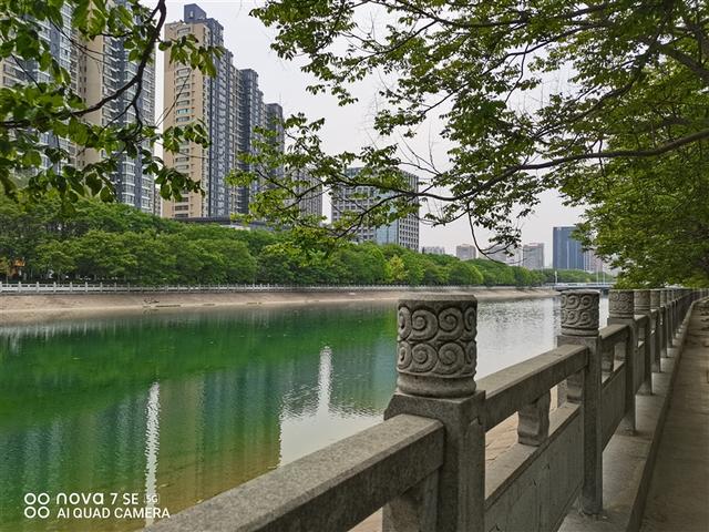 麒麟820手机，麒麟820手机有哪些（SE评测：优等生变身全能选手）