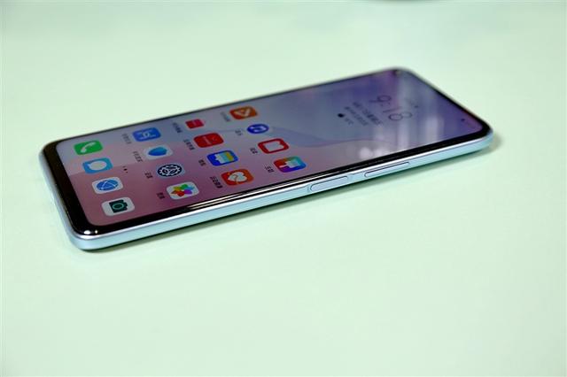 麒麟820手机，麒麟820手机有哪些（SE评测：优等生变身全能选手）