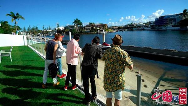 阳光宅男歌词，周杰伦的阳光宅男歌词（《周游记》周杰伦“阳光宅男”解锁澳大利亚童真与原始）