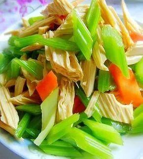 糖拌西红柿又叫什么，白糖西红柿别名（北京人离不开这42盘凉菜）