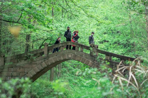 剑门关在哪里，剑门关在哪里纪念谁（初夏五月的剑门关）