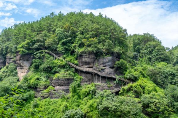 剑门关在哪里，剑门关在哪里纪念谁（初夏五月的剑门关）