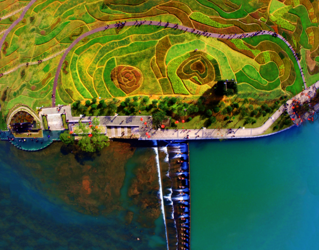 一什么小溪，一什么小溪地上跑,两什么白云天上飘（一处浮云一溪流）