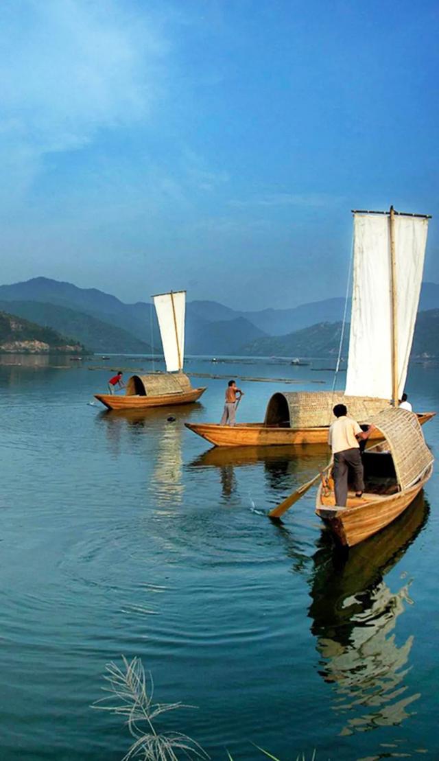 一什么小溪，一什么小溪地上跑,两什么白云天上飘（一处浮云一溪流）