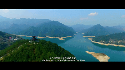 一什么小溪，一什么小溪地上跑,两什么白云天上飘（一处浮云一溪流）