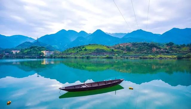 一什么小溪，一什么小溪地上跑,两什么白云天上飘（一处浮云一溪流）