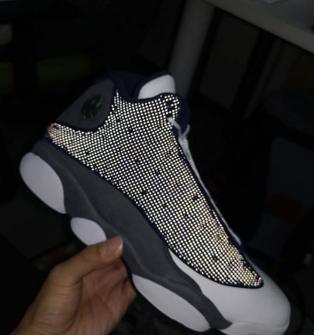 aj13偏大还是偏小，aj13是不是比较轻（确定月底发售）