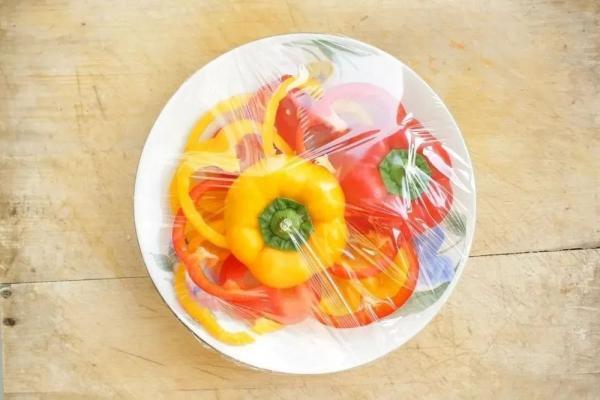 pvc保鲜膜，pvc保鲜膜可以接触食品吗（厨房里的这个用错了）