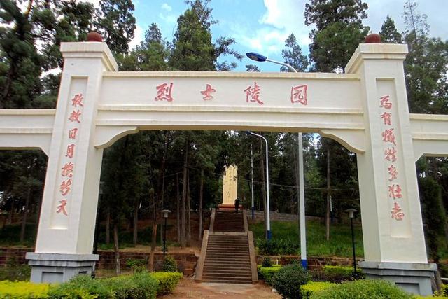 一个火韦念什么，火韦念什么（纪念成昆线牺牲的1304名铁道兵官兵）