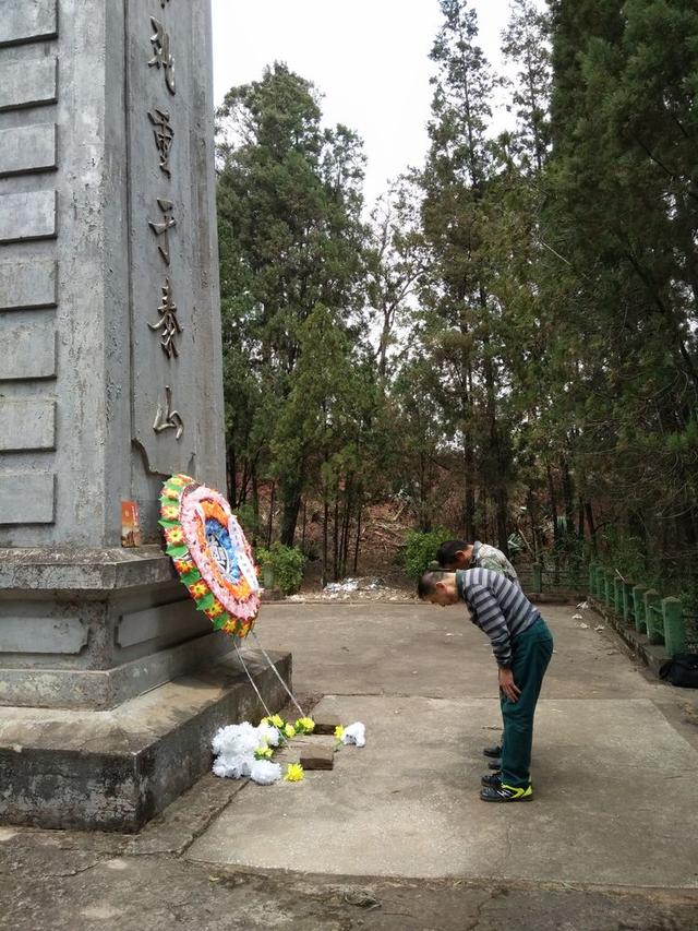 一个火韦念什么，火韦念什么（纪念成昆线牺牲的1304名铁道兵官兵）