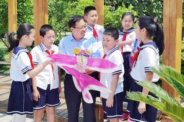 疫情后终于开学的心情句子，疫情第一天开学的心情说说（纸短情长！寄语潍坊学子……）