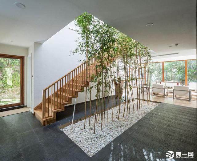 旋转楼梯最小尺寸，旋转楼梯尺寸（常见室内木楼梯尺寸怎么算）