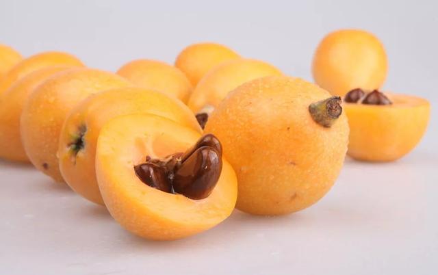 吃枇杷的禁忌，注意，这些人不宜多吃枇杷！