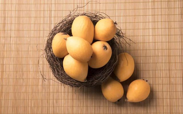 吃枇杷的禁忌，注意，这些人不宜多吃枇杷！