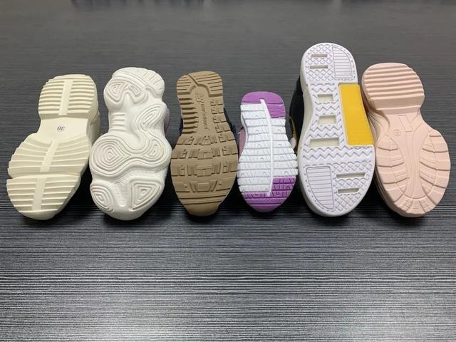 泰兰尼斯童鞋属于什么档次的，泰兰尼斯什么档次（一双30元到1000多元）