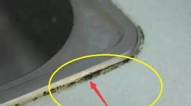 毛巾发霉怎么洗掉霉斑，毛巾有霉斑怎么洗掉（水槽的“玻璃胶”发黑长霉）