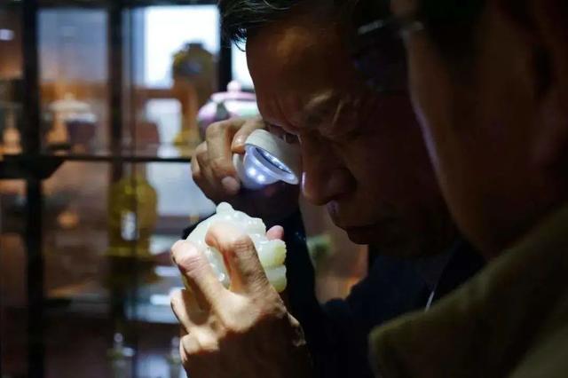 做直播运营死路一条，直播行业还能火多久（珠宝直播：一门熟悉又隐秘）