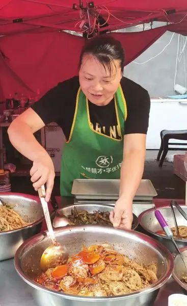 卤菜的利润有多少，做卤味利润怎么样（长沙摆摊一天到底能挣多少钱）