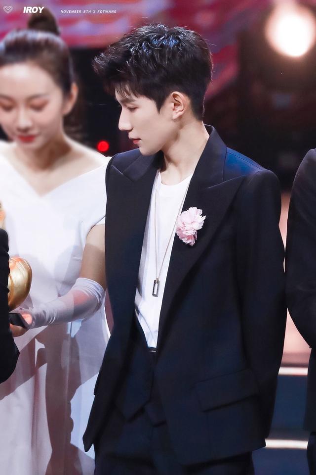 帅气的王源,帅气王源图片(让人忍不住的心动尖叫存图)