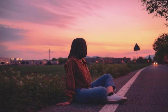 淡紫色的黄昏时刻，淡淡的紫色天津话