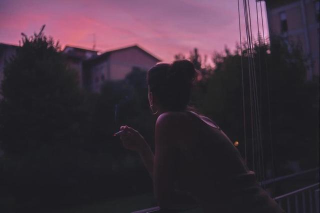 淡紫色的黄昏时刻，淡淡的紫色天津话