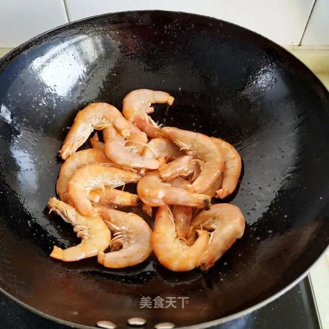焖大虾是什么地方的菜，焖大虾是哪个地方的菜（油焖大虾：鲜香扑鼻）