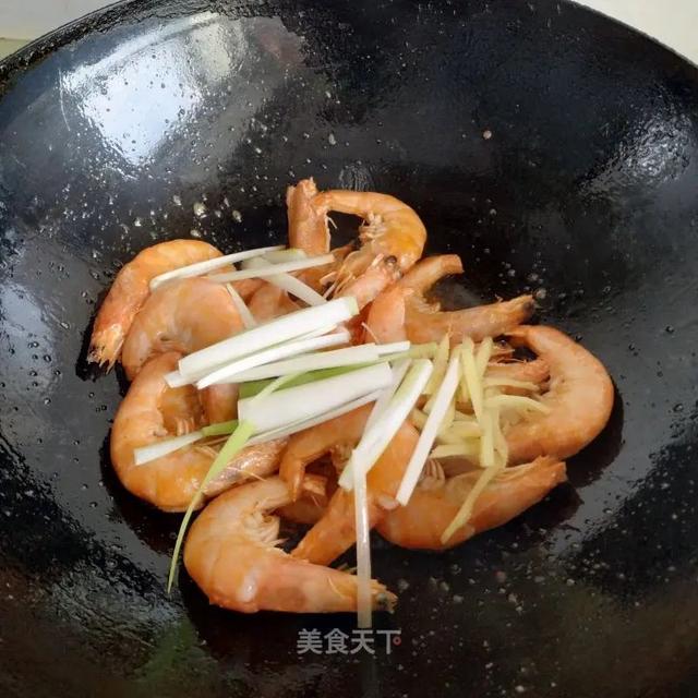 焖大虾是什么地方的菜，焖大虾是哪个地方的菜（油焖大虾：鲜香扑鼻）
