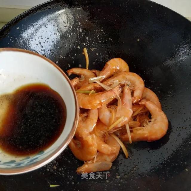 焖大虾是什么地方的菜，焖大虾是哪个地方的菜（油焖大虾：鲜香扑鼻）