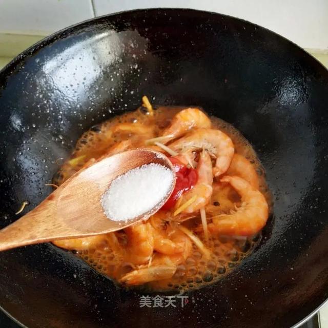 焖大虾是什么地方的菜，焖大虾是哪个地方的菜（油焖大虾：鲜香扑鼻）