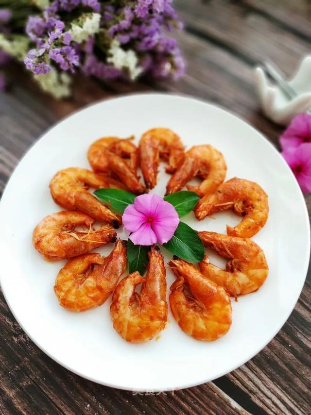 焖大虾是什么地方的菜，焖大虾是哪个地方的菜（油焖大虾：鲜香扑鼻）