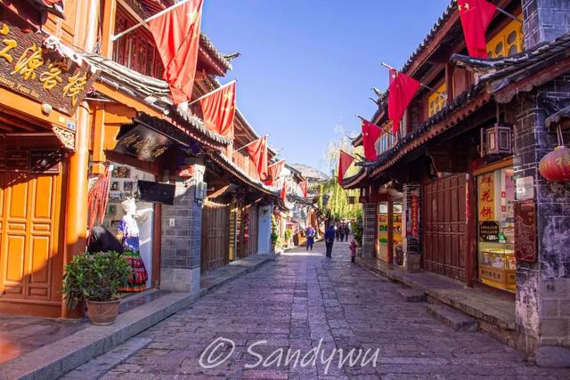 昆明到丽江多少公里，昆明到丽江多少公里路（1.5小时从昆明冲到丽江）