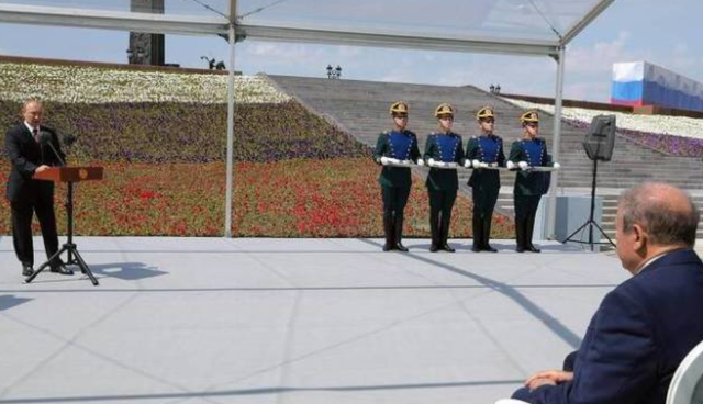 拜登称普京不能继续掌权克宫回应，结束两个多月居家隔离