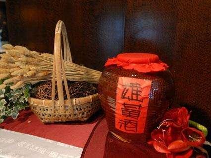 雄黄酒是什么酒，雄黄酒属于什么酒（端午习俗之饮雄黄酒）