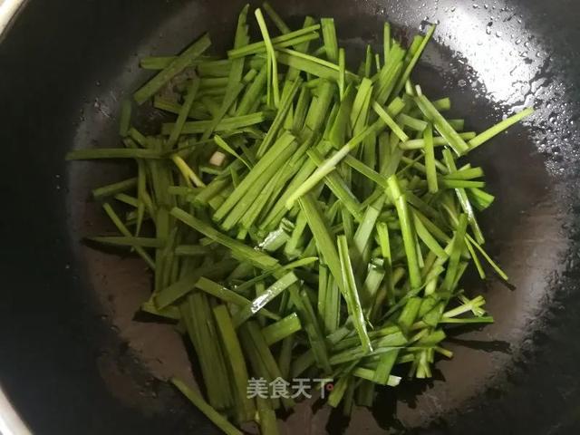 虾仁炒韭菜的做法，干虾仁炒韭菜的做法（韭菜炒虾仁：家常快手菜）