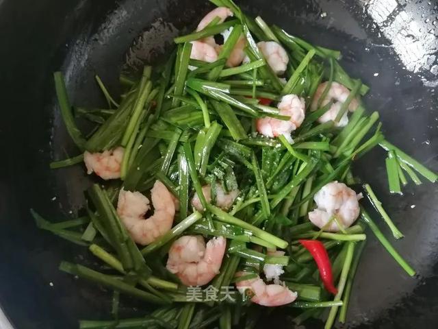 虾仁炒韭菜的做法，干虾仁炒韭菜的做法（韭菜炒虾仁：家常快手菜）