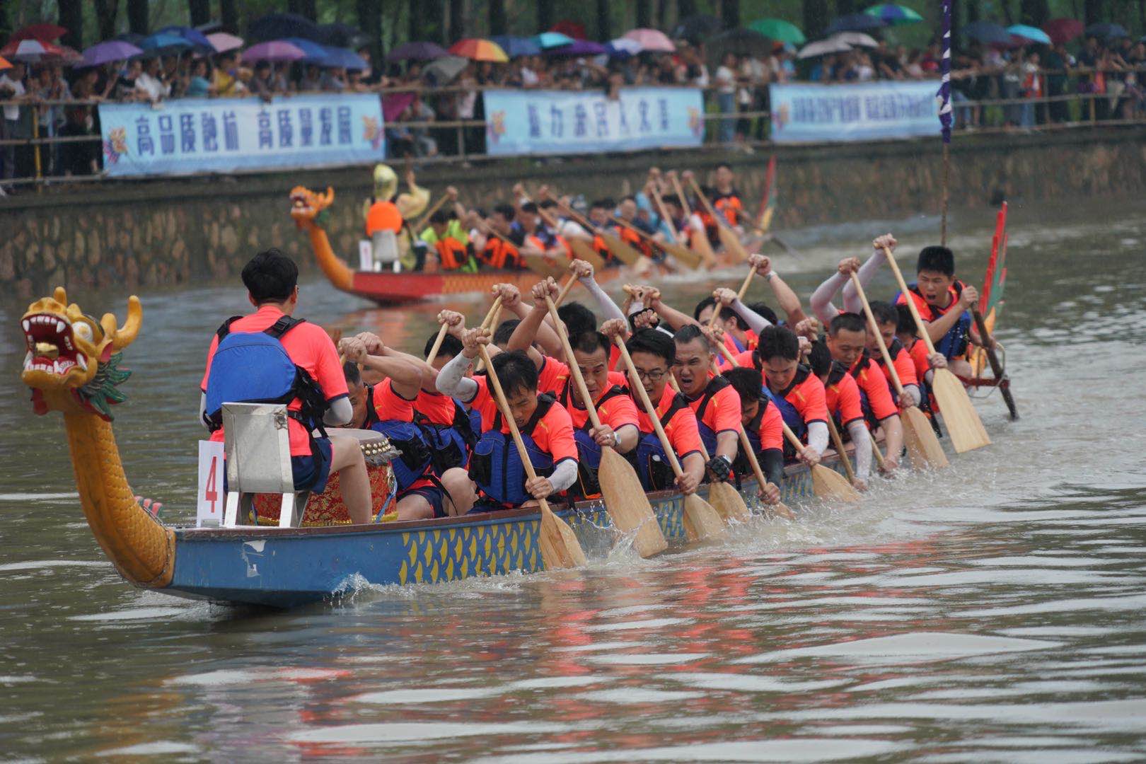 元宵节赛龙舟,百舸龙腾搅沸千年古镇-风俗-荣耀易学
