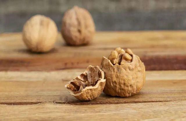 巴西松子的功效与作用，巴西松子的功效与作用、禁忌和食用方法（这些好吃的“健康的零食”）