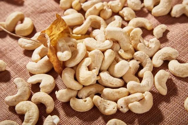 巴西松子的功效与作用，巴西松子的功效与作用、禁忌和食用方法（这些好吃的“健康的零食”）