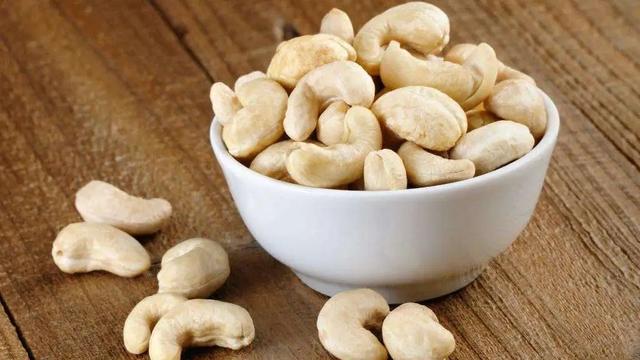 巴西松子的功效与作用，巴西松子的功效与作用、禁忌和食用方法（这些好吃的“健康的零食”）