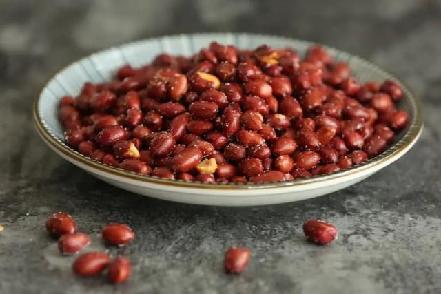 巴西松子的功效与作用，巴西松子的功效与作用、禁忌和食用方法（这些好吃的“健康的零食”）