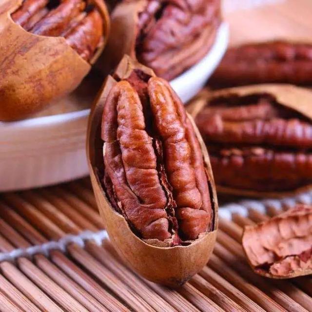 巴西松子的功效与作用，巴西松子的功效与作用、禁忌和食用方法（这些好吃的“健康的零食”）