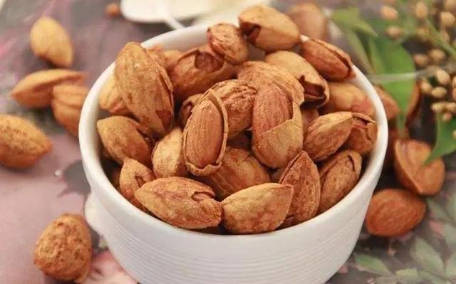 巴西松子的功效与作用，巴西松子的功效与作用、禁忌和食用方法（这些好吃的“健康的零食”）