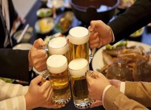 长期饮酒的人如何戒酒点，经常喝酒如何戒酒（有什么方法摆脱酒精依赖呢）