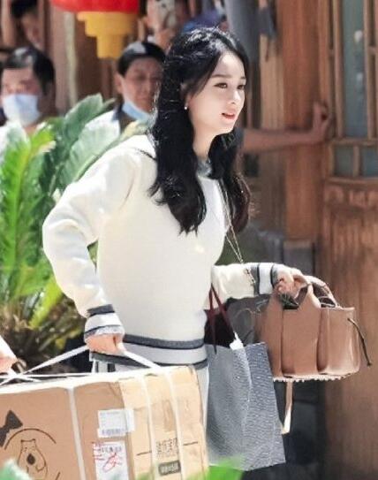 赵丽颖真实身高（赵丽颖意外暴露真实身高，网友说她只有1米5）