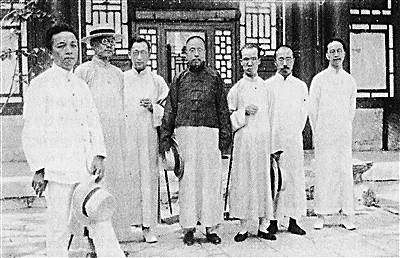 扉页是什么意思，论文的扉页和封面区别（“她”自何处来——现代女性指称的源流考释）