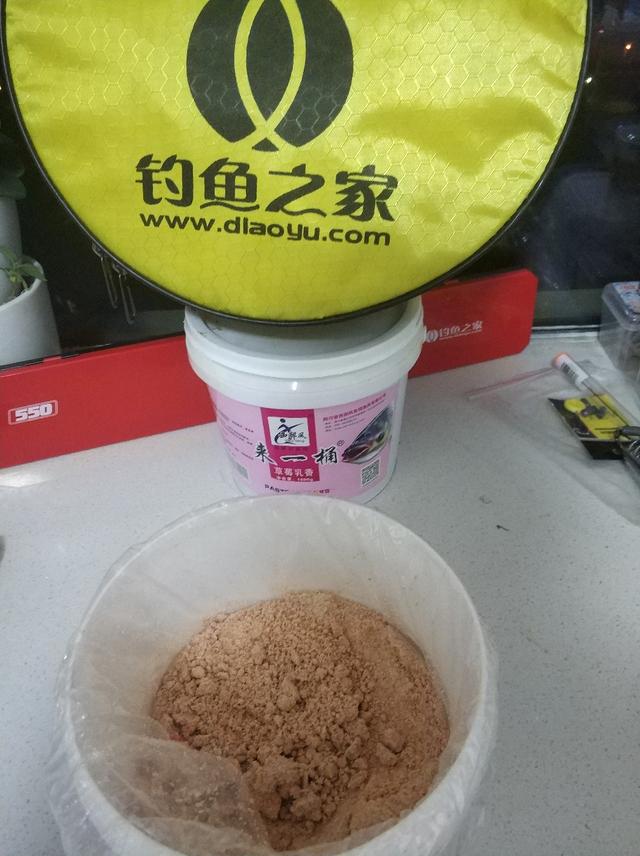 鲢鳙是什么鱼，鲢鳙是什么鱼图片（分享鲢鳙鱼的生活习性和垂钓技巧与方法）