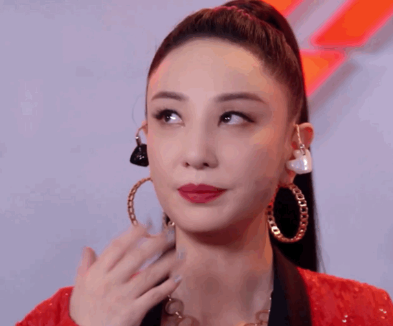 口红雨衣的工作原理是什么呢，什么是口红雨衣（你要的黑唇定妆在这呀）