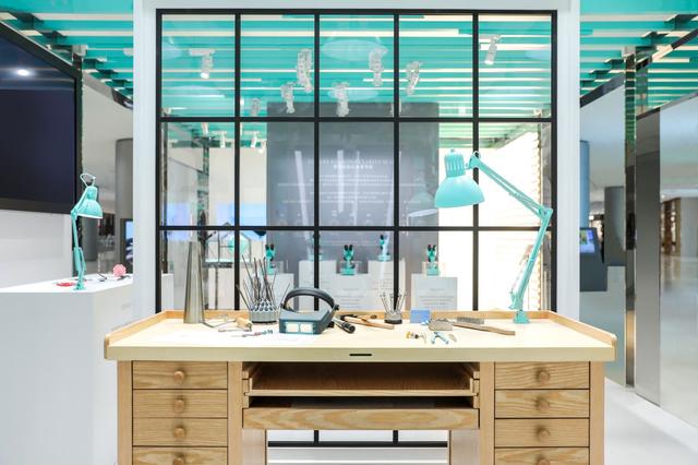 蒂芙尼壁纸温柔时尚，蒂芙尼高清壁纸（CHANEL早秋包袋匠气流光溢彩）