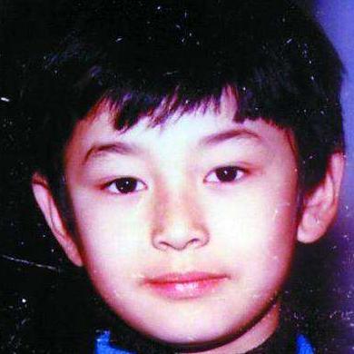 baby3岁儿子小海绵正面照曝光,和黄晓明小时候一模一样